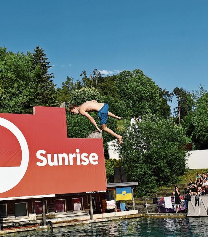 Beim Tramp‘n‘dive Wettkampf wurden spektakuläre Sprünge vom Trampolin gezeigt.