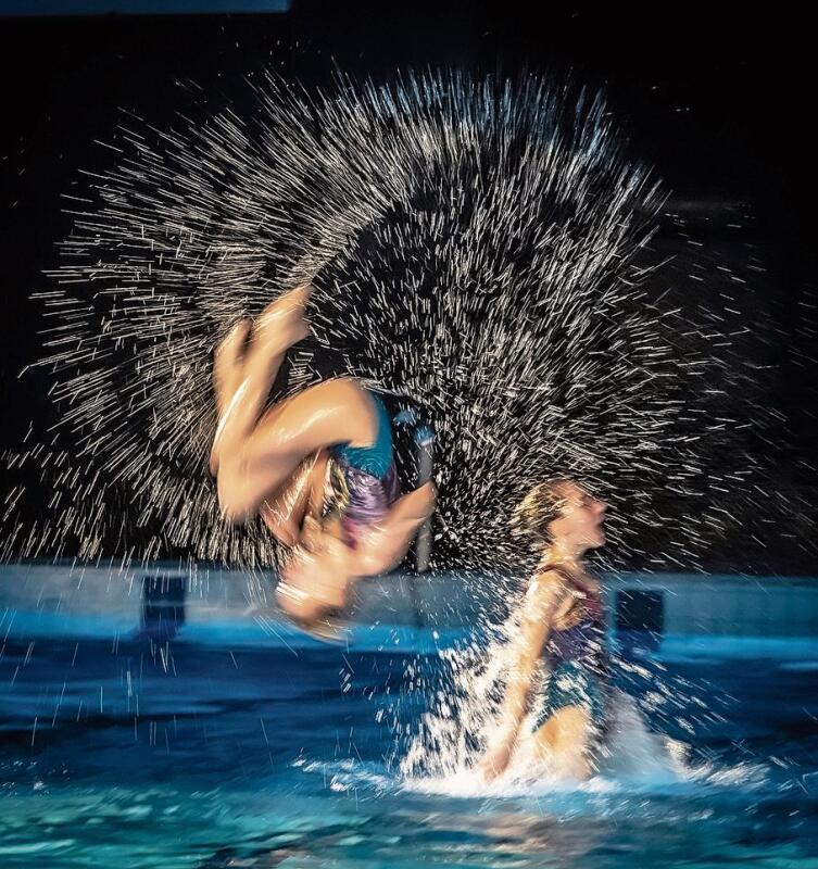 «Artistic Swimming hat sehr viel Potenzial für interessante Bilder. Hier zwei Schwimmerinnen des Zürcher Vereins Limmat-Nixen.»