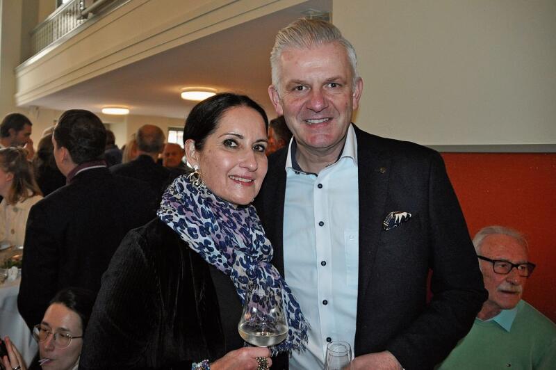 SRF-Moderator Rainer Maria Salzgeber mit Ehefrau Chantal. (Bilder Werner Schneiter)