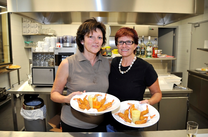 Die Festwirtschaft im Griff: Mägi Fontana (links) und Daniela Storni.
