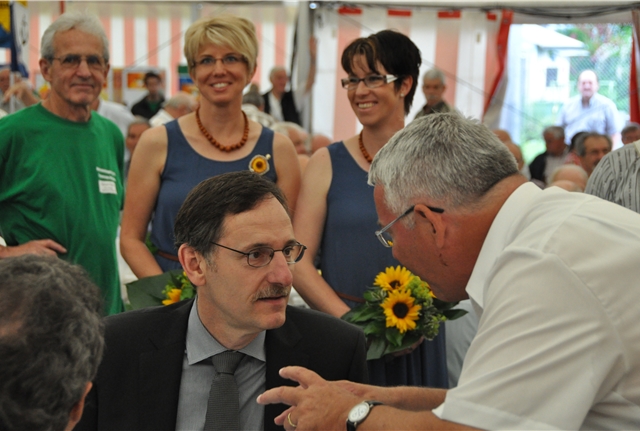 Regierungsrat Mario Fehr im Gespräch mit Veteranen-Obmann Hanspeter Frei. (Bilder Werner Schneiter)
