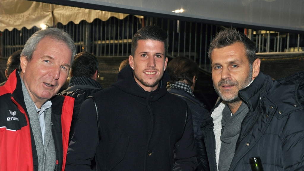 Noldi Ackermann (WB-Sportausschuss), Thun-SpielerSandro Wieser und Ex-Aarau-Trainer Sven Christ (von links).
