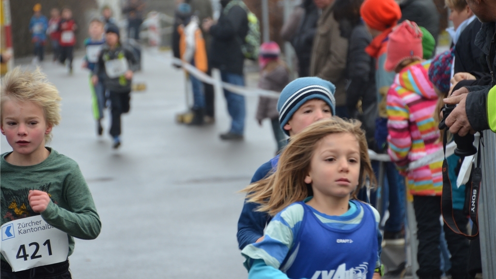 Die kürzeren Kinderrennen am Chlauslauf waren aufgrund der hohen Teilnehmendenzahl besonders umkämpft.